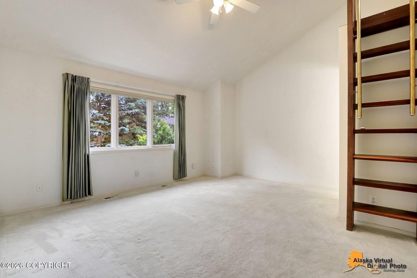 Townhome w/vaulted ceiling &amp; skylights provides plenty of - photo 24