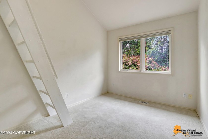 Townhome w/vaulted ceiling &amp; skylights provides plenty of - photo 33
