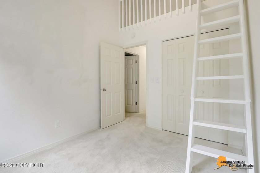 Townhome w/vaulted ceiling &amp; skylights provides plenty of - photo 34