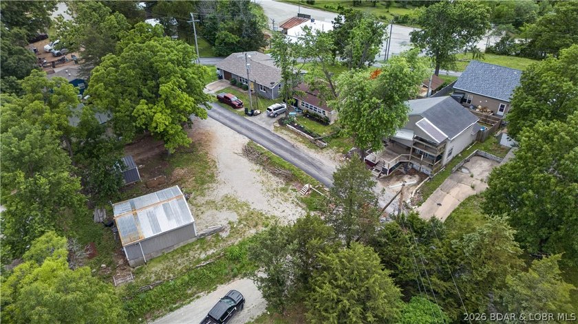 Charming 3-bedroom, 2-bath home located near the Lake of the - photo 5