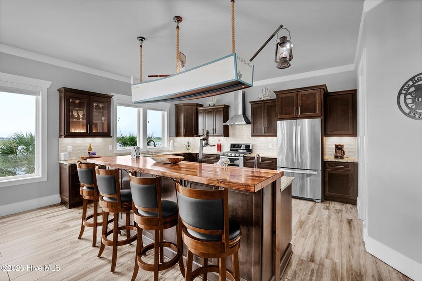 Enjoy a true waterfront boating lifestyle in this exceptional - photo 5