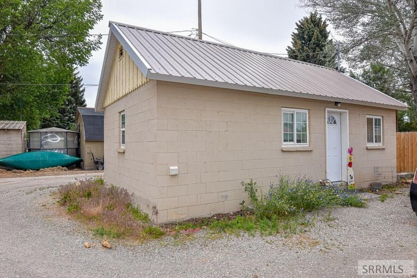 Rare investment opportunity in Arco, Idaho, just 10 minutes from - photo 4