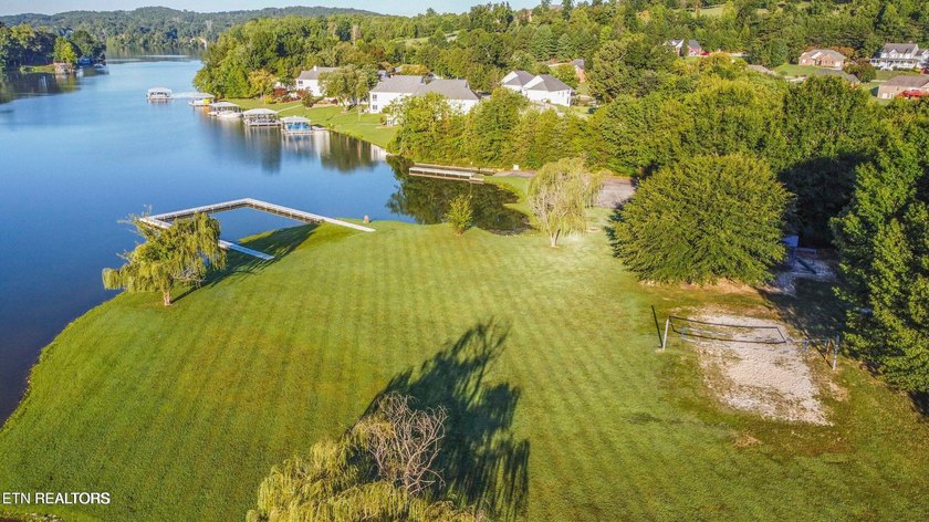 Welcome to easy living in the desirable lakefront community of - photo 12