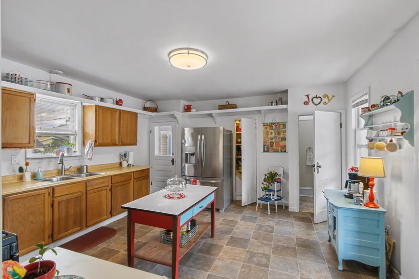 Cute, Cozy and full of charm! This 2-bedroom, 1.5 -bath home - photo 14