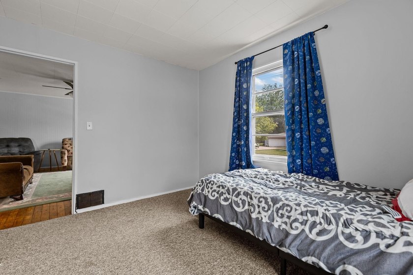 Located in a highly desirable Little Chute location and priced - photo 21