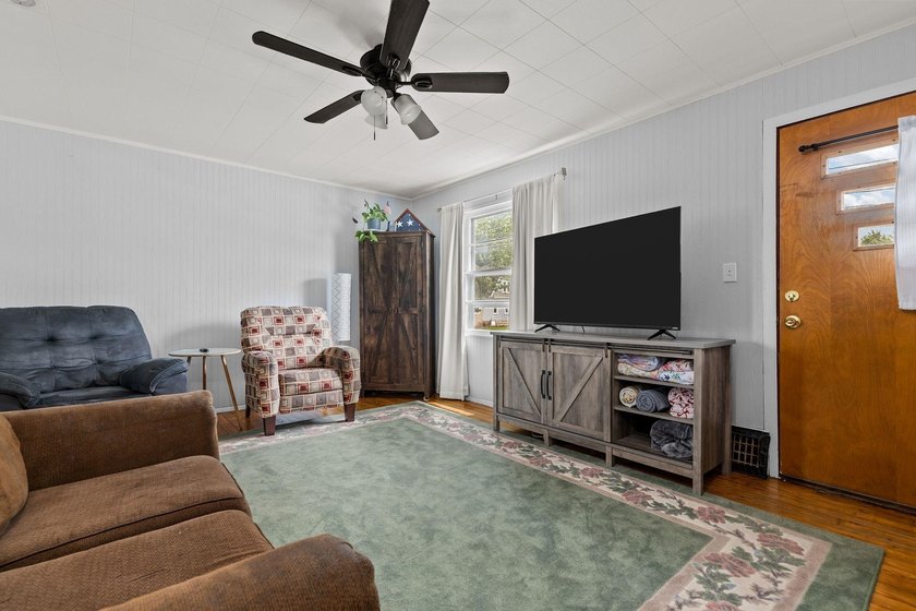 Located in a highly desirable Little Chute location and priced - photo 23