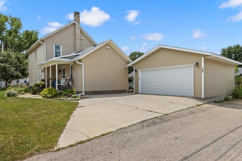 Cute, Cozy and full of charm! This 2-bedroom, 1.5 -bath home - photo 28