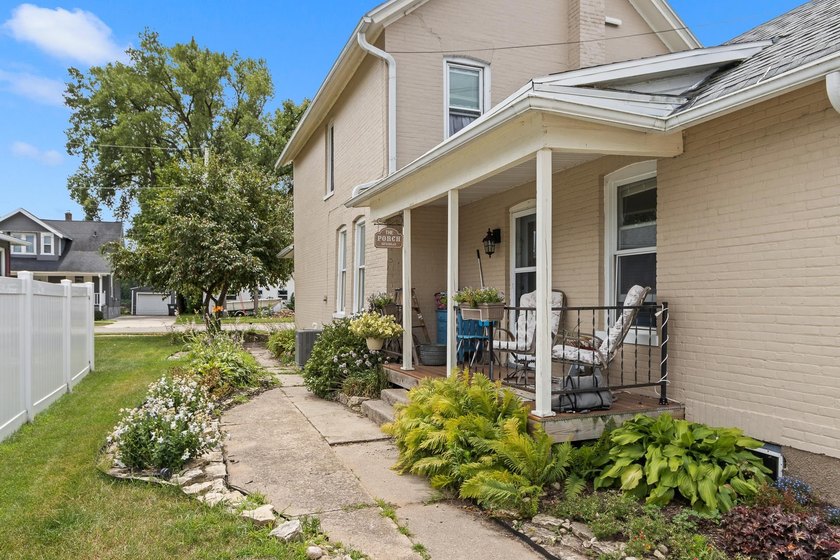 Cute, Cozy and full of charm! This 2-bedroom, 1.5 -bath home - photo 29
