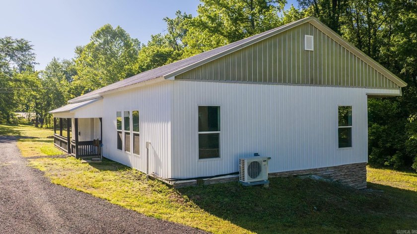 MOTIVATED SELLERS! Fully renovated home in the heart of Clinton - photo 15