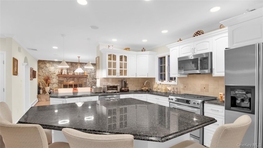 Located in Merrick, this spacious 4 Bedroom, 2.5 Bathroom - photo 8