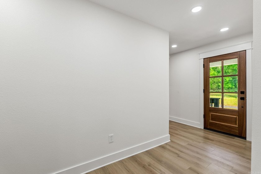 MOTIVATED SELLERS! Fully renovated home in the heart of Clinton - photo 22