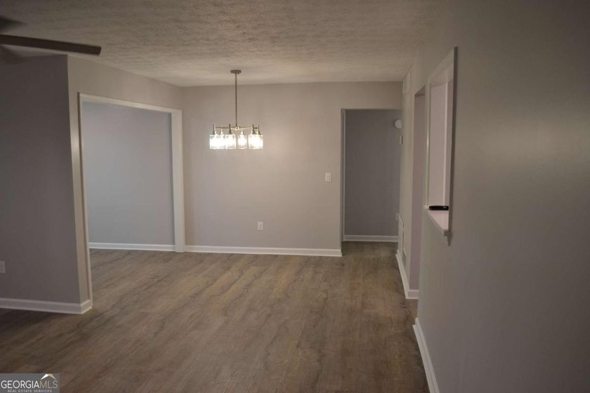 Gorgeous, professionally renovated Woodridge condo located in - photo 25