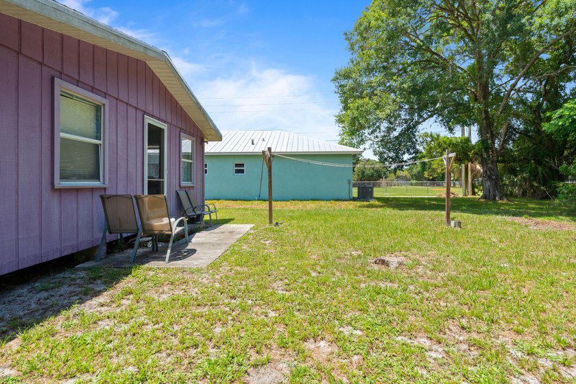 This 3-bedroom, 1-bathroom single-family home provides a - photo 25
