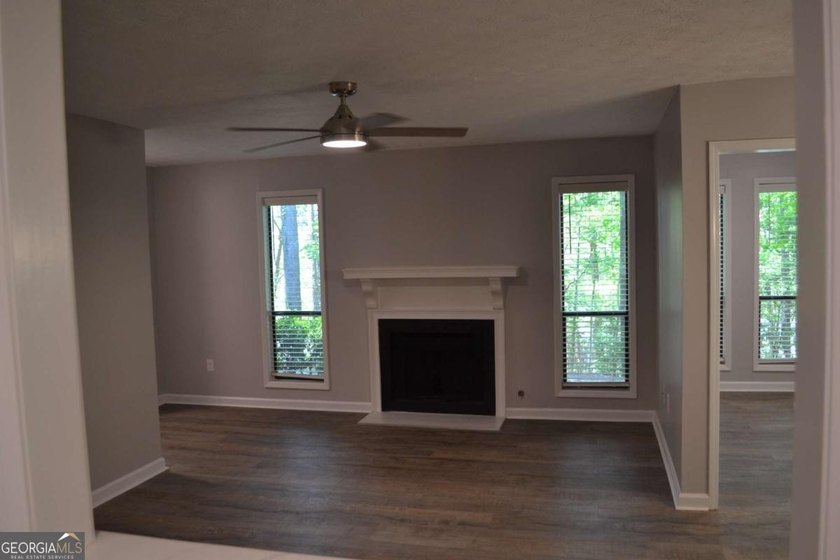 Gorgeous, professionally renovated Woodridge condo located in - photo 26