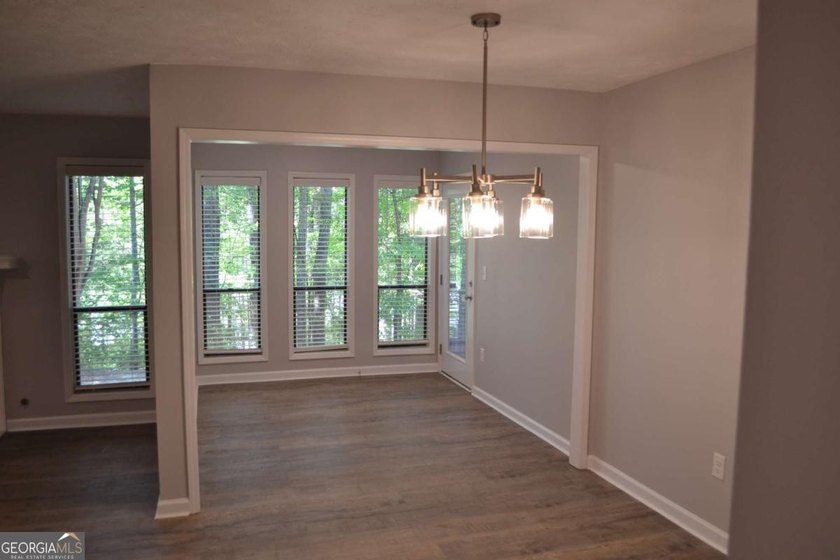 Gorgeous, professionally renovated Woodridge condo located in - photo 27