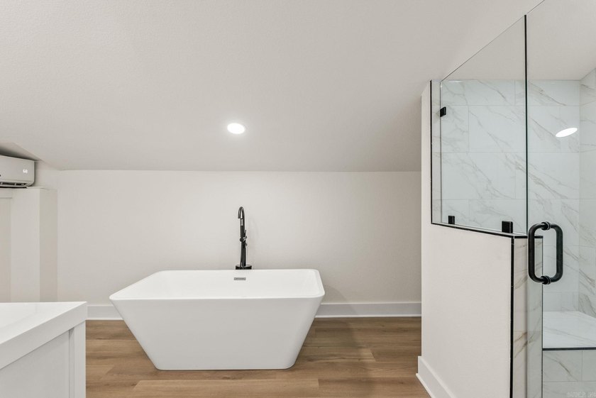 MOTIVATED SELLERS! Fully renovated home in the heart of Clinton - photo 31