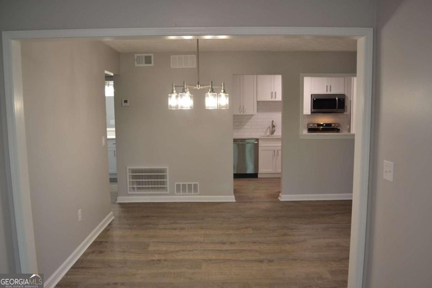 Gorgeous, professionally renovated Woodridge condo located in - photo 31