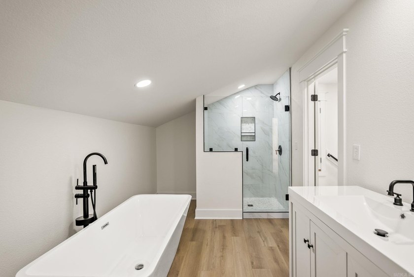 MOTIVATED SELLERS! Fully renovated home in the heart of Clinton - photo 33