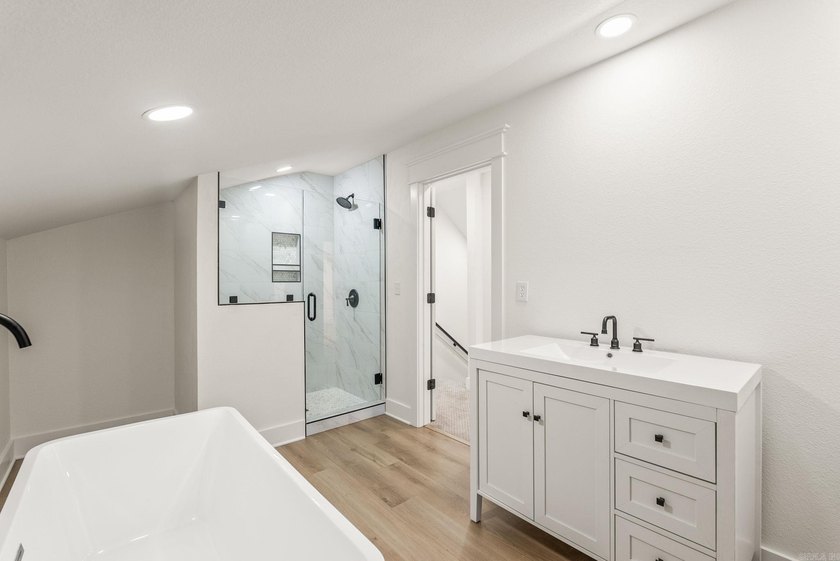 MOTIVATED SELLERS! Fully renovated home in the heart of Clinton - photo 34