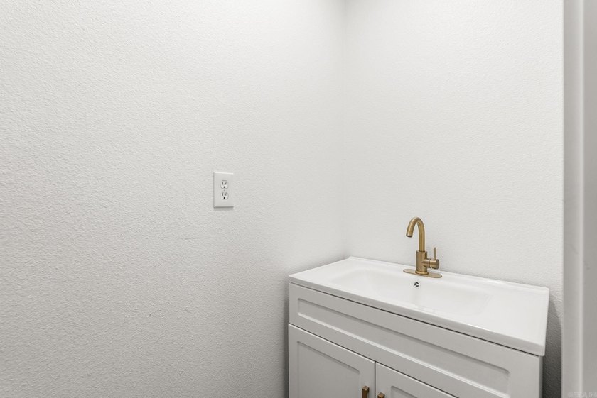MOTIVATED SELLERS! Fully renovated home in the heart of Clinton - photo 35