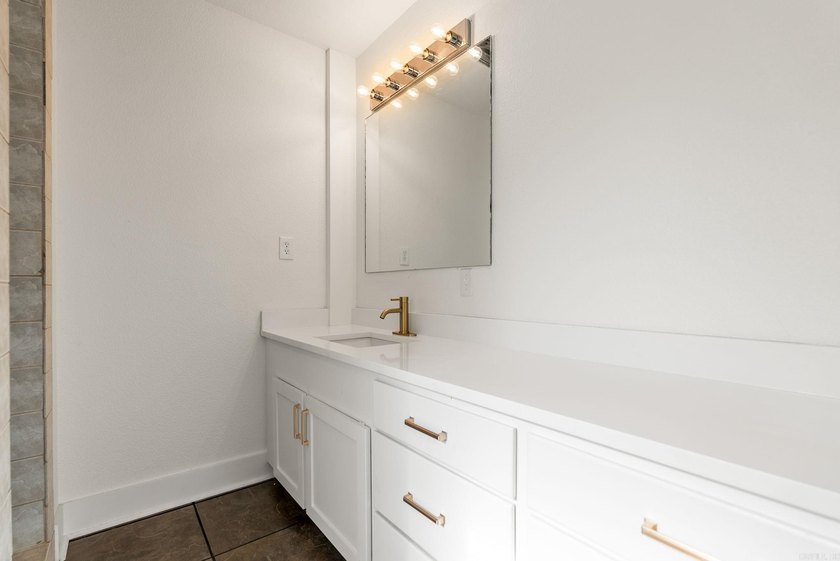 MOTIVATED SELLERS! Fully renovated home in the heart of Clinton - photo 37