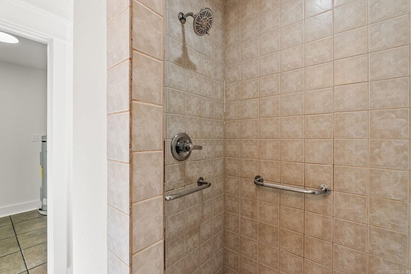 MOTIVATED SELLERS! Fully renovated home in the heart of Clinton - photo 38