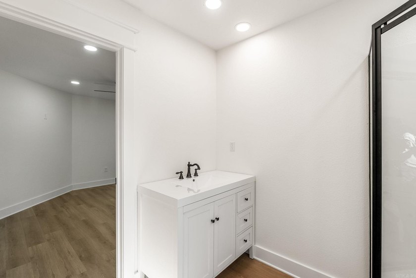 MOTIVATED SELLERS! Fully renovated home in the heart of Clinton - photo 42