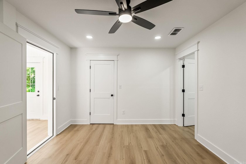 MOTIVATED SELLERS! Fully renovated home in the heart of Clinton - photo 44