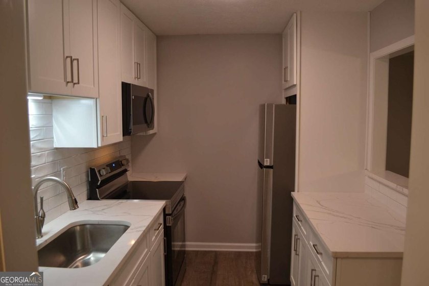 Gorgeous, professionally renovated Woodridge condo located in - photo 44