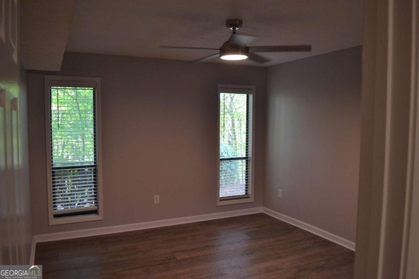 Gorgeous, professionally renovated Woodridge condo located in - photo 45