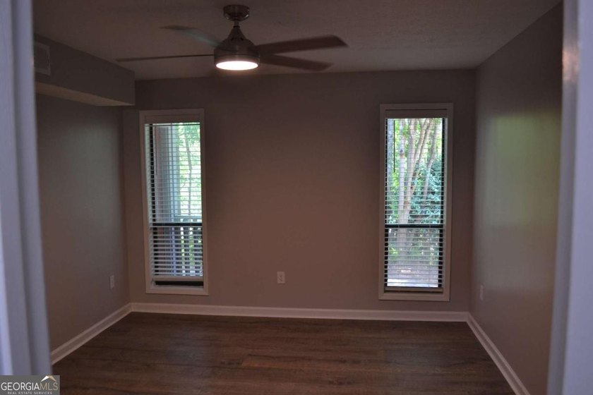 Gorgeous, professionally renovated Woodridge condo located in - photo 46