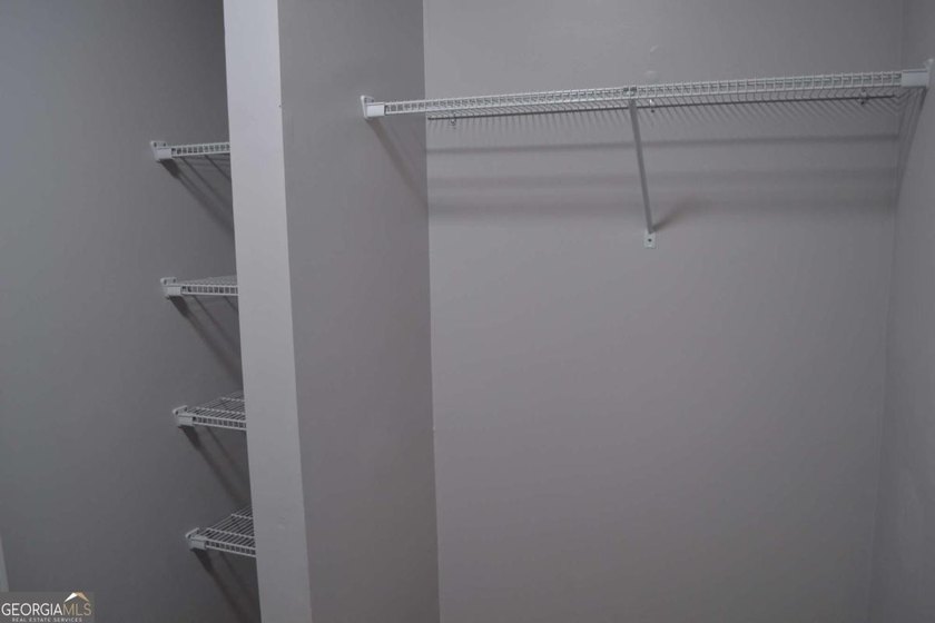 Gorgeous, professionally renovated Woodridge condo located in - photo 49