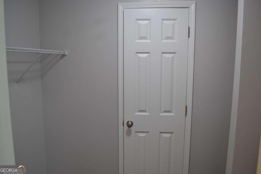Gorgeous, professionally renovated Woodridge condo located in - photo 50