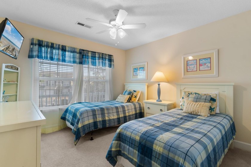 This beautifully maintained 3-bedroom, 2.5-bath condo in the - photo 21
