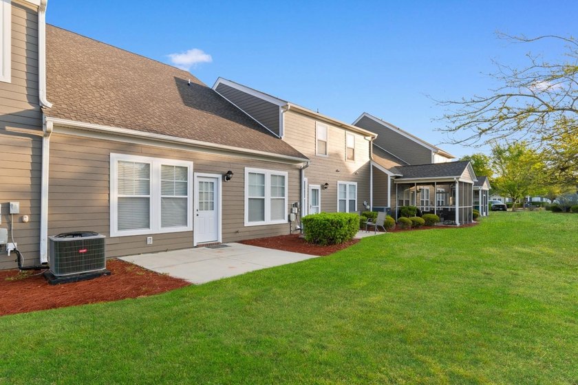 This beautifully maintained 3-bedroom, 2.5-bath condo in the - photo 27