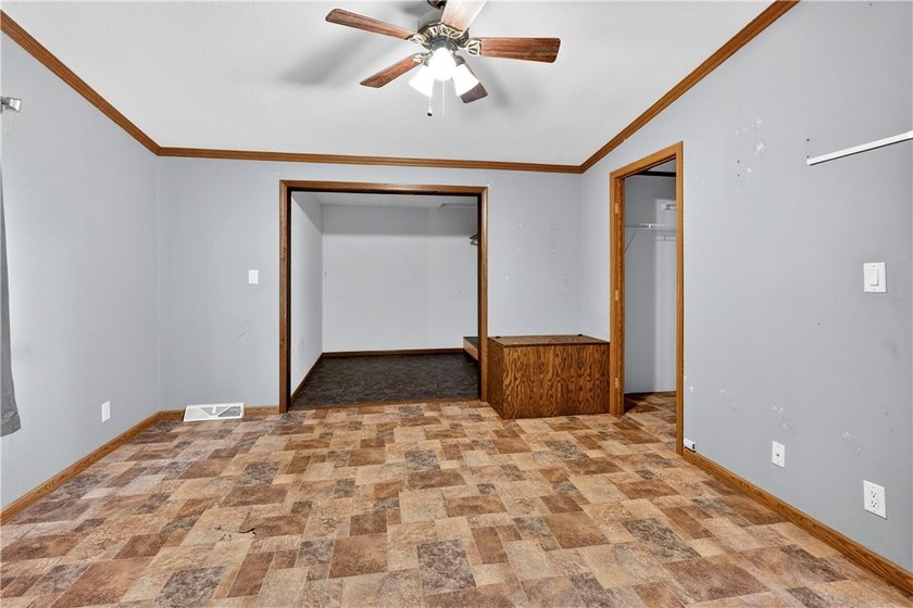 Welcome to an exceptional investment opportunity in the heart of - photo 36