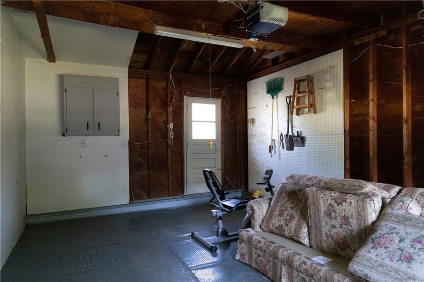 This RANCH is a keeper! Well groomed inside &amp; out (formerly a 3 - photo 3