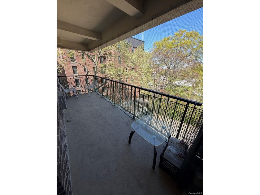 huge 1115 sq ft condo in Flushing, 2 bedroom and 2 full baths - photo 3