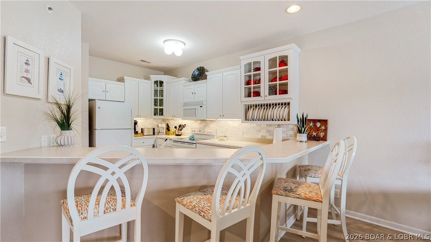 Discover lake living at its best with this beautifully updated 3 - photo 8