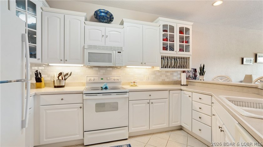 Discover lake living at its best with this beautifully updated 3 - photo 9