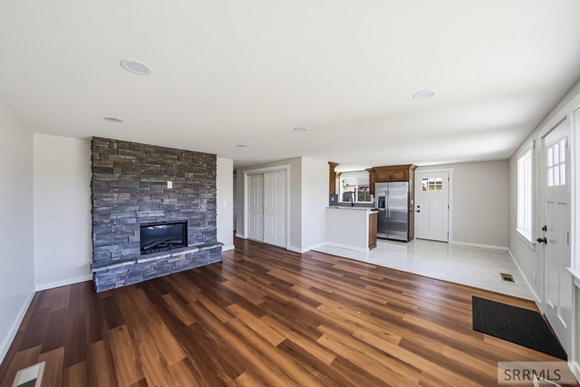 Welcome to 1139 Garfield St, Idaho Falls, ID 83401-a beautifully - photo 3