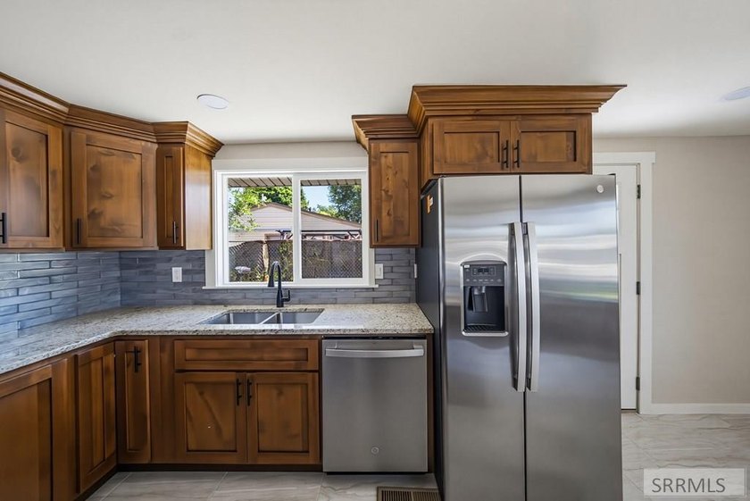 Welcome to 1139 Garfield St, Idaho Falls, ID 83401-a beautifully - photo 8