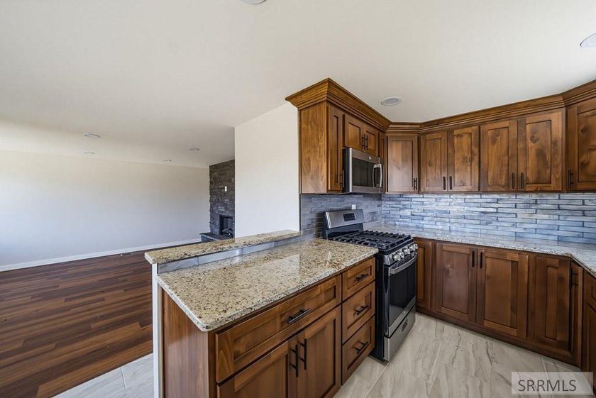 Welcome to 1139 Garfield St, Idaho Falls, ID 83401-a beautifully - photo 10
