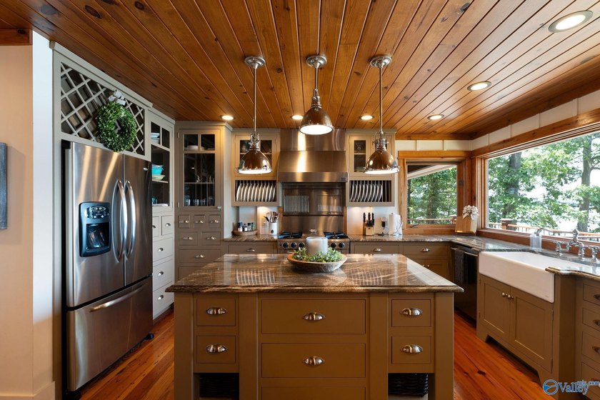 Experience lake living in sought-after Big Nose Estates on Weiss - photo 11