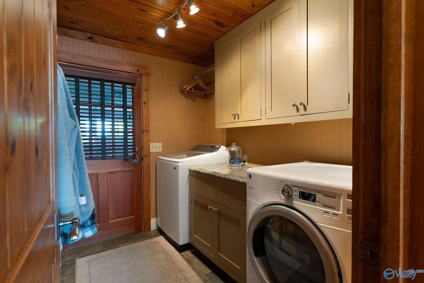 Experience lake living in sought-after Big Nose Estates on Weiss - photo 15