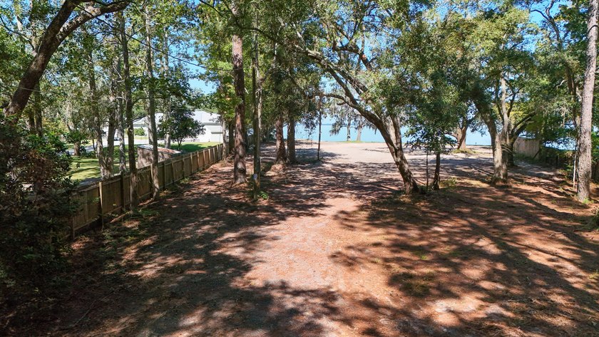 Waterfront vacant land with 198 feet on Choctawhatchee Bay. This - photo 8