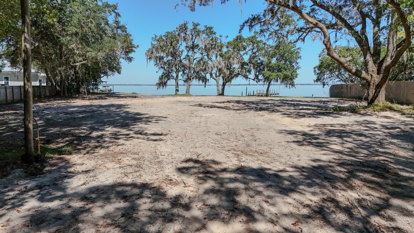 Waterfront vacant land with 198 feet on Choctawhatchee Bay. This - photo 10