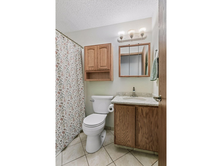 Rarely available corner unit with 3 bedrooms, 2 bathrooms, and 2 - photo 22