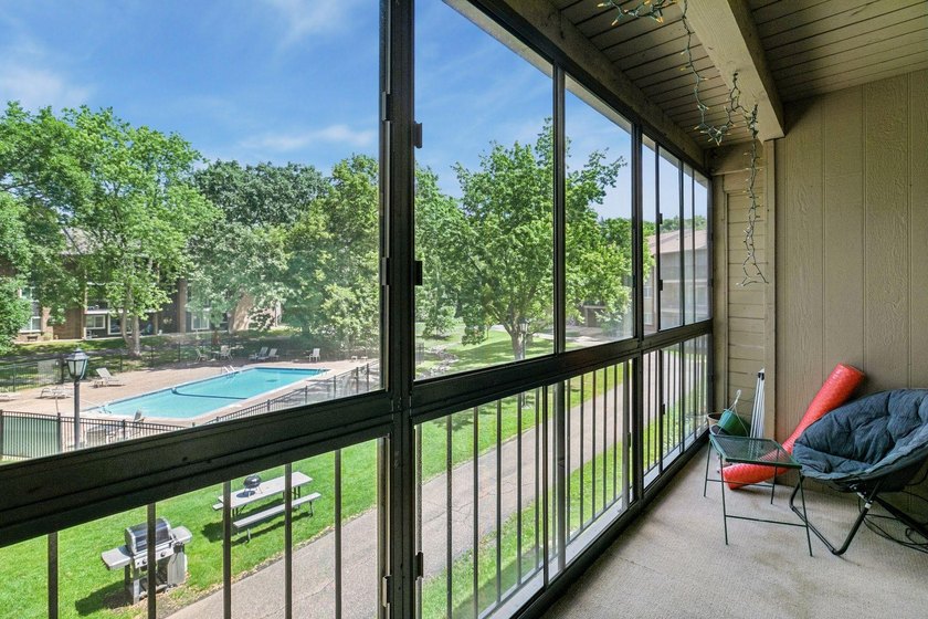 Rarely available corner unit with 3 bedrooms, 2 bathrooms, and 2 - photo 25