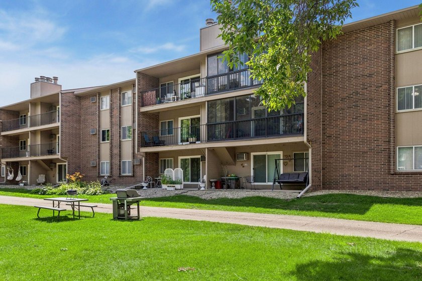 Rarely available corner unit with 3 bedrooms, 2 bathrooms, and 2 - photo 34